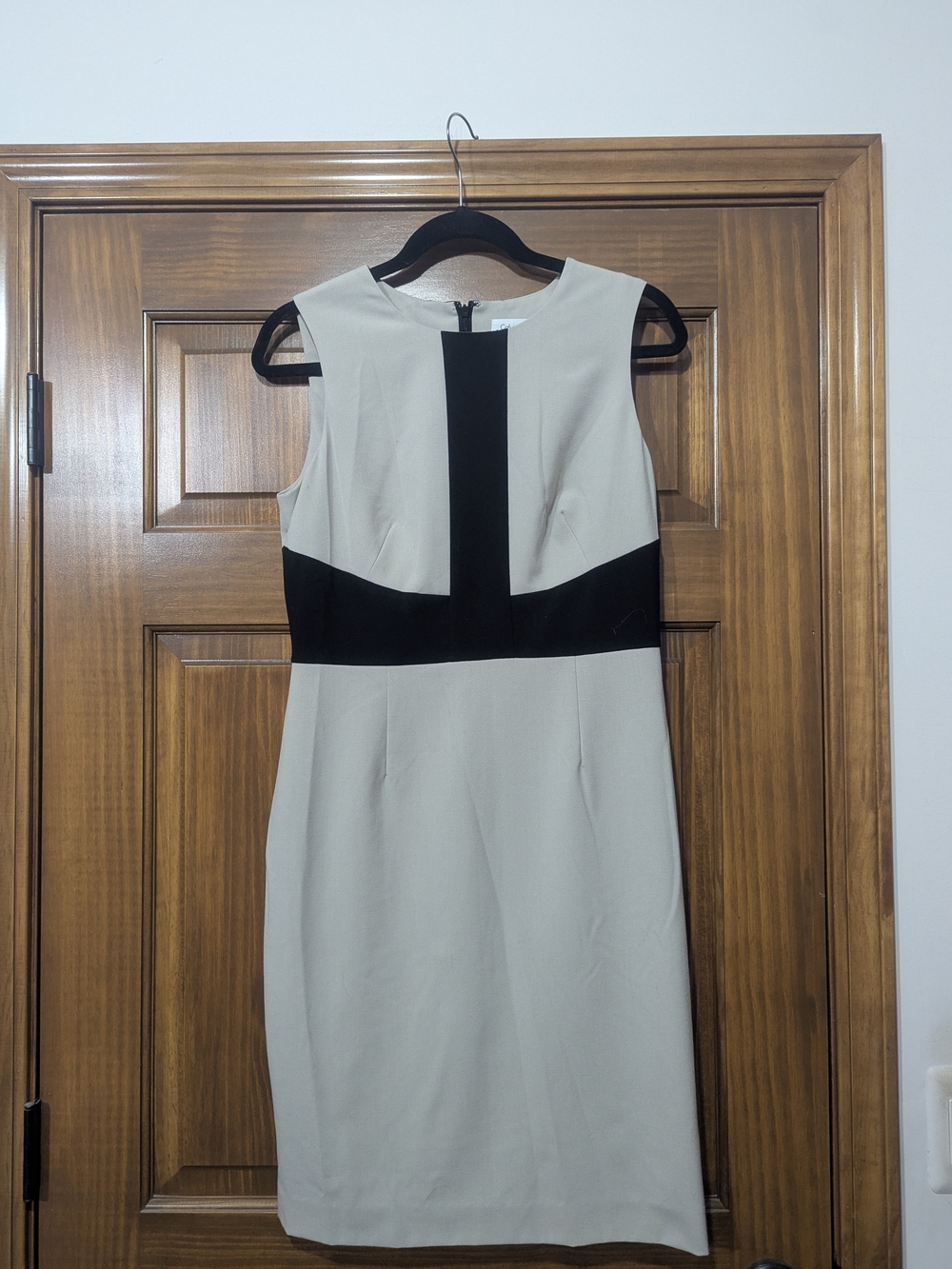 Calvin Klein Beige and Black Colorblock Sheath Dress